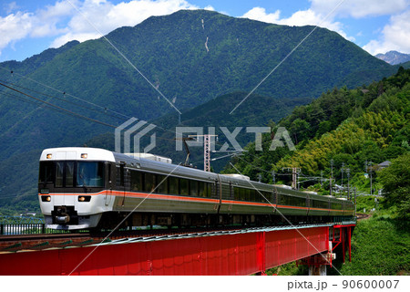 初夏の中央線を行く383系特急ワイドビューしなの6両 90600007