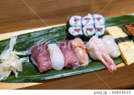 寿司屋 すし屋 握り寿司 握り マグロ 玉子 職人 ビジネス カウンター 和食 日本食 鮨 寿司屋 すし屋 握り寿司 握り マグロ 玉子 職人 ビジネス カウンター 和食 日本食 鮨 90603634