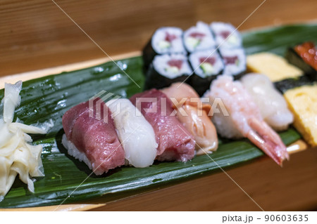 寿司屋 すし屋 握り寿司 握り マグロ 玉子 職人 ビジネス カウンター 和食 日本食 鮨 寿司屋 すし屋 握り寿司 握り マグロ 玉子 職人 ビジネス カウンター 和食 日本食 鮨 90603635
