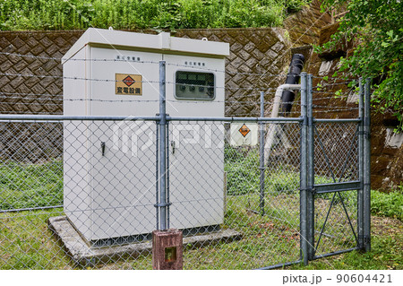 古びた変電設備 古びた変電設備 90604421