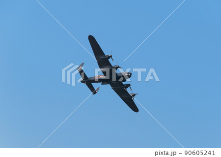 イギリス空軍ランカスター爆撃機旋回 イギリス空軍ランカスター爆撃機旋回 90605241