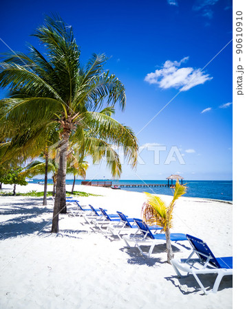 Cancun, Carribean Sea - Yucatan Peninsula in Mexico Cancun, Carribean Sea - Yucatan Peninsula in Mexico 90610910