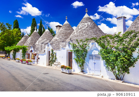 Alberobello, Puglia - Trullo house beautiful village, travel in Italy. 90610911