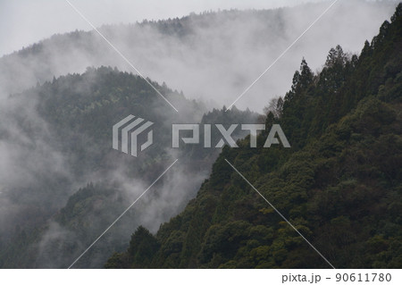 湧雲の峰（徳島県三好市山城町） 90611780