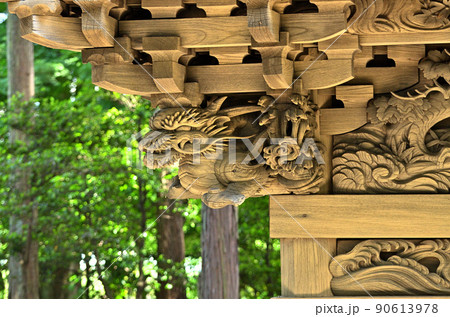 埼玉県小川町　県指定有形文化財の八宮(やみや)神社　本殿の神獣 90613978