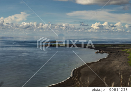 硫黄島摺鉢山からの北硫黄島　硫黄島　摺鉢山　海　戦争　第二次世界大戦　太平洋戦争　自然　 90614233