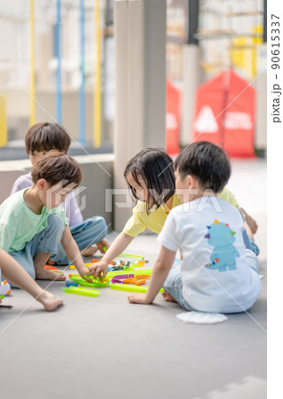 子供 ライフスタイル おもちゃ 90615337