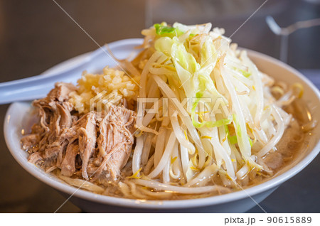 太麺の豚骨ラーメン 太麺の豚骨ラーメン 90615889