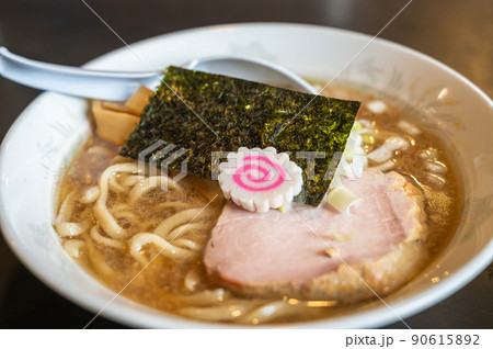 極太麺のしょうゆラーメン 90615892