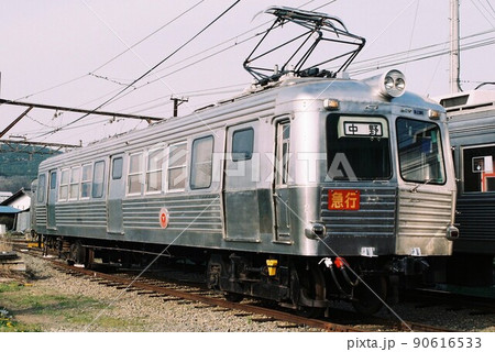車両基地に停車する上田電鉄5200系 90616533
