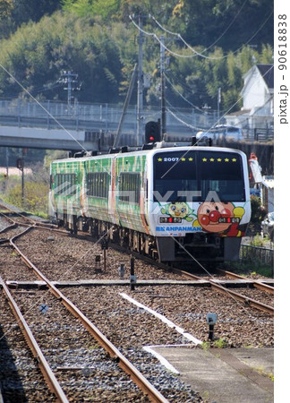 土佐くろしお鉄道中村線の車窓風景　キハ2000系特急南風（アンパンマン編成） 90618838