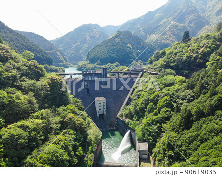 高知県越知町　桐見ダムの風景 90619035