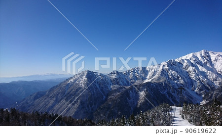 冬の北アルプス(飛騨山脈)大木場ノ辻と白山連峰 冬の北アルプス(飛騨山脈)大木場ノ辻と白山連峰 90619622
