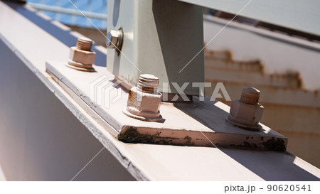 歩道橋のある風景＜18＞（歩道橋の階段の結合部分） 90620541