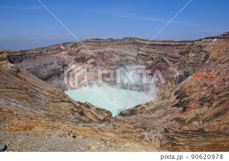 秋の阿蘇山火口【熊本県】 90620978