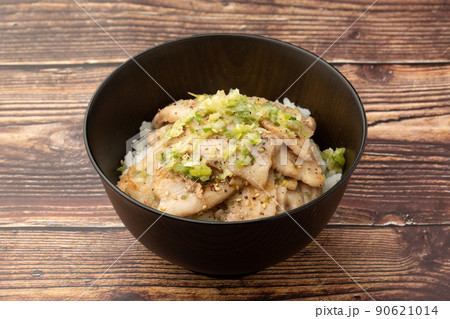 ネギ塩豚バラ丼 ネギ塩豚バラ丼 90621014