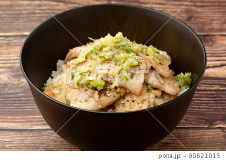 ネギ塩豚バラ丼 90621015