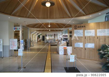 オーテピア高知図書館､高知みらい科学館､オーテピア高知声と点字の図書館の三館からなるオーテピア 90622005