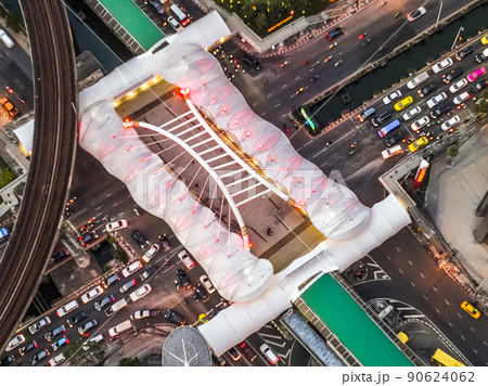 Aerial view of Skywalk Chong Nonsi Bridge in Sathorn, business district, Bangkok, Thailand 90624062