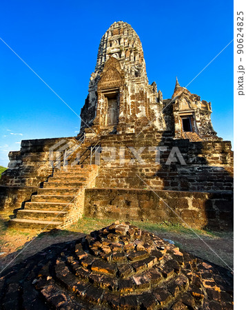 Wat Ratchaburana ruin temple in Ayutthaya Historical Park, Thailand Wat Ratchaburana ruin temple in Ayutthaya Historical Park, Thailand 90624825