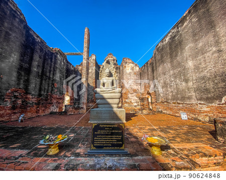 wat phrasi rattana mahathat, ruin temple in Lopburi, Thailand 90624848