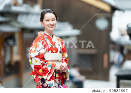 着物の女性 京都女子旅 着物の女性 京都女子旅 90625367