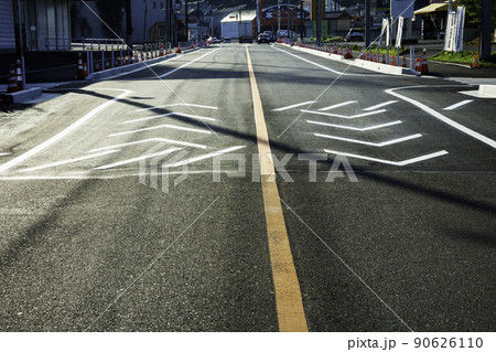 道路工事中の路面塗装 90626110