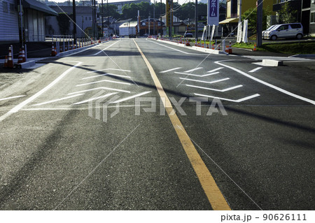 道路工事中の路面塗装 道路工事中の路面塗装 90626111