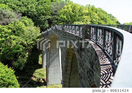 七沢森林公園 森のかけはし|新緑の森をつなぐ、ダイナミックでアーチ姿が美しい橋でした。 七沢森林公園 森のかけはし|新緑の森をつなぐ、ダイナミックでアーチ姿が美しい橋でした。 90631424