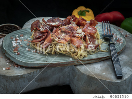 Truffle carbonara spaghetti with fried bacon and grated cheese in ceramic plate. 90631510