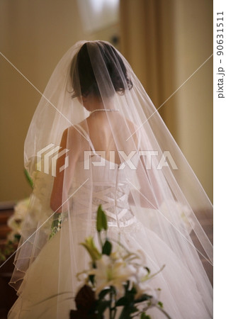 豪華なチャペルを借りて花嫁の結婚式の前撮り撮影 90631511