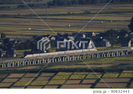 秋の南魚沼を行く、East-i(電気軌道総合試験車) 秋の南魚沼を行く、East-i(電気軌道総合試験車) 90632443