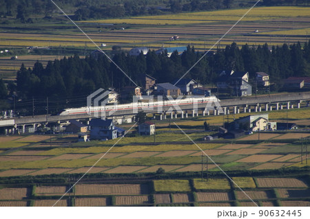 秋の南魚沼を行く、East-i(電気軌道総合試験車) 秋の南魚沼を行く、East-i(電気軌道総合試験車) 90632445