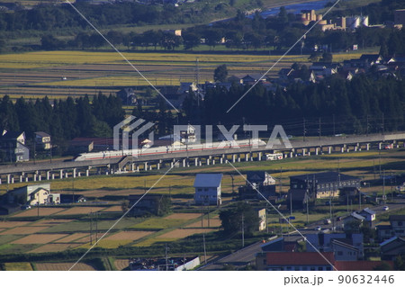 秋の南魚沼を行く、East-i（電気軌道総合試験車） 90632446