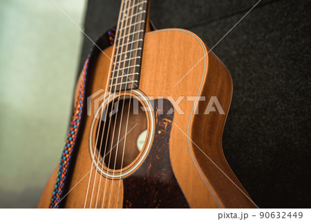 アコースティックギター 90632449