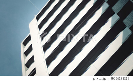 青空とマンション 90632832