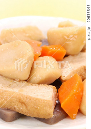 里芋と厚揚げの煮物 ニンジン コンニャク 里芋と厚揚げの煮物 ニンジン コンニャク 90633343