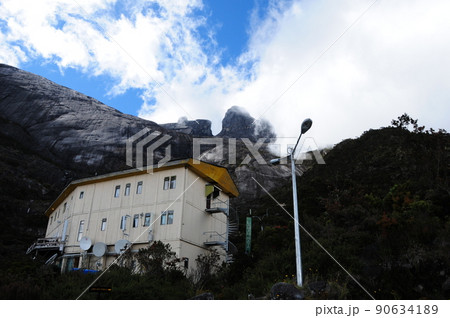 マレーシア、ボルネオ島 キナバルの登山風景 マレーシア、ボルネオ島 キナバルの登山風景 90634189