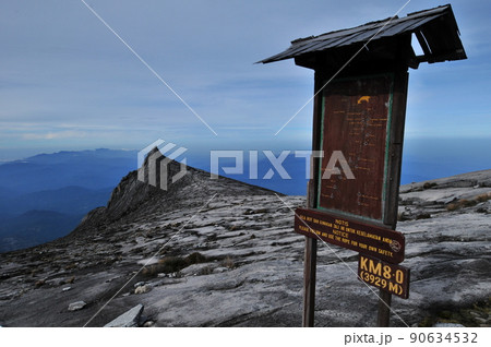 マレーシア、ボルネオ島 キナバル登山の風景 マレーシア、ボルネオ島 キナバル登山の風景 90634532
