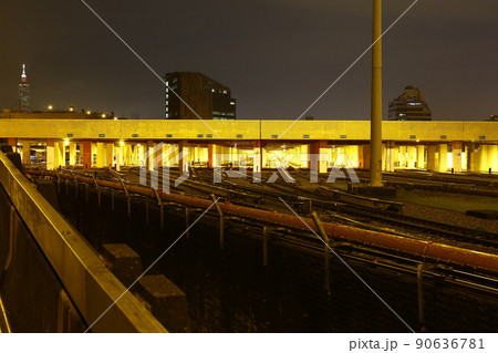 駅 ステーション 立つ 90636781