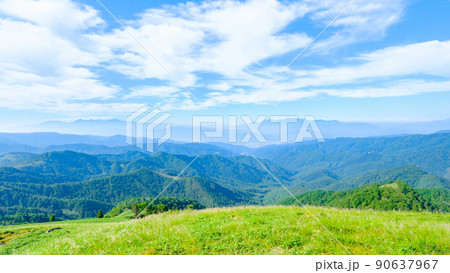 信州ビーナスライン・三峰山トレッキング(山頂の景色) 信州ビーナスライン・三峰山トレッキング(山頂の景色) 90637967