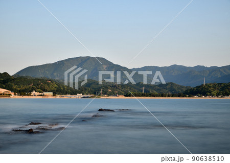 那智湾から妙法山を望む 【和歌山県那智勝浦町】 那智湾から妙法山を望む 【和歌山県那智勝浦町】 90638510