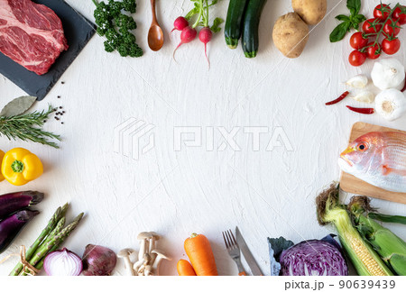 たくさんの新鮮な食材 90639439
