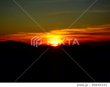 【スペイン】アルバイシンの丘から見る夕日の景色(グラナダ) 【スペイン】アルバイシンの丘から見る夕日の景色(グラナダ) 90640341