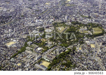 金沢の兼六園付近を空撮 90640563