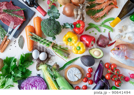 たくさんの新鮮な食材 90641494