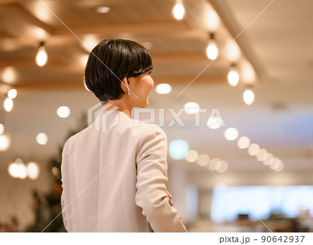働く女性 働く女性 90642937