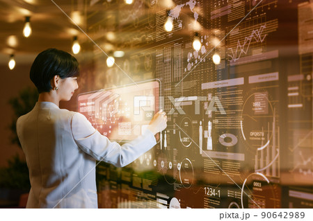 働く女性 90642989