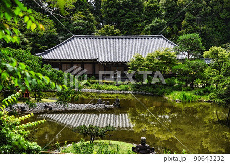 浄瑠璃寺_本堂と池と祠 90643232