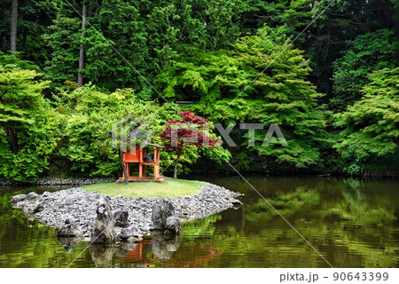 浄瑠璃寺_池と中島と祠と水面の景色 浄瑠璃寺_池と中島と祠と水面の景色 90643399
